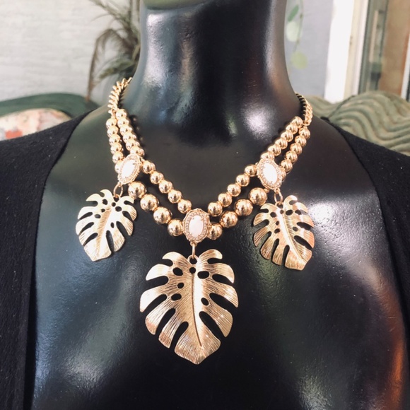 LILLY PULITZER NECKLACE NWT EXQUISITE MONSTERA LEAF NECKLACE ⭐️JUNGLE VIBE GOLD - Picture 8 of 16